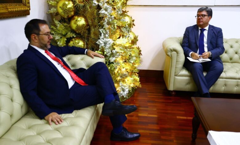 Gobierno venezolano llama a consultas a su embajador en Brasilia