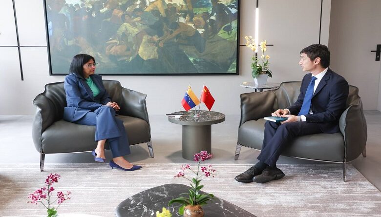 Vicepresidenta Ejecutiva y embajador de China revisan agenda económica bilateral