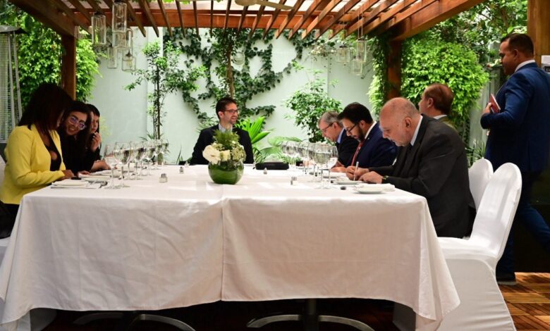 Embajador de Venezuela en Bolivia preside reunión del GRULAC Cultural