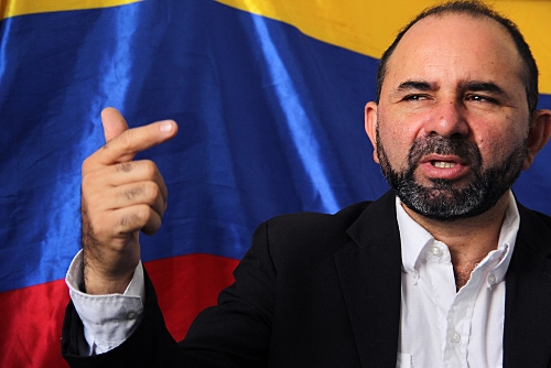 Oligarquía colombiana intenta 'golpe blando' encubierto con formas jurídicas contra Petro