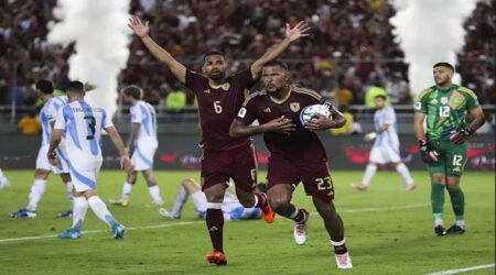 Venezuela empata 1-1 ante Argentina con cabezazo de Rondón