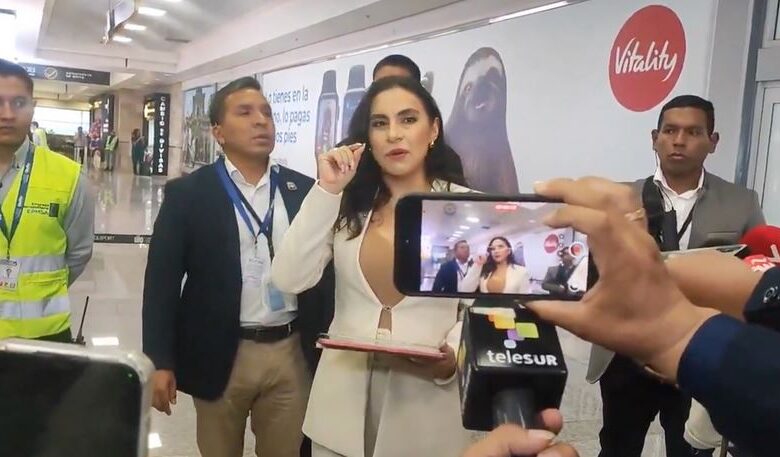 Regreso a Ecuador como un acto de rebeldía, afirma vicepresidenta Abad
