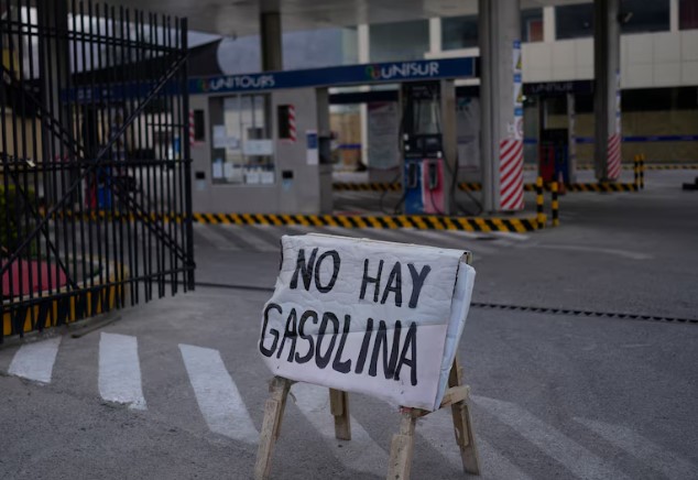 Bolivia autoriza a privados a importar y comercializar combustibles