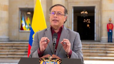 Marcha opositora es la protesta de los victimarios de Colombia, afirma Petro