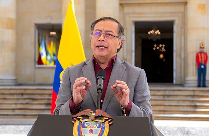 Marcha opositora es la protesta de los victimarios de Colombia, afirma Petro