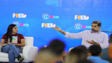 Presidente Maduro define tres líneas para hacer frente a retos en redes sociales