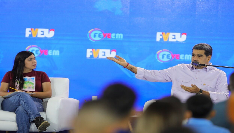 Presidente Maduro define tres líneas para hacer frente a retos en redes sociales