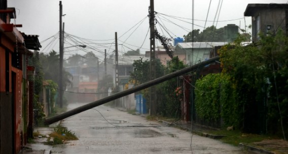 Huracán Rafael colapsa nuevamente el sistema eléctrico en Cuba