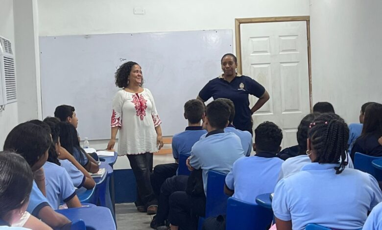 Estudiantes en Higuerote conocen a Bolívar humano a través de libros del CESB