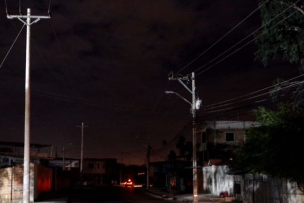 Ecuador reduce cortes de luz a seis horas diarias