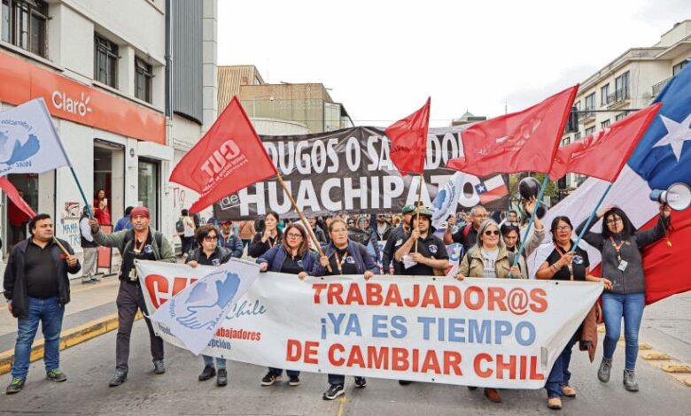 Sector público chileno en huelga por mejoras laborales