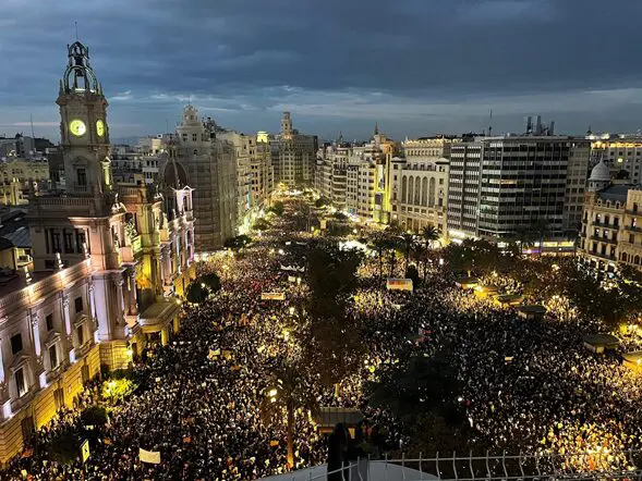 Protestan contra Mazón por la gestión de la DANA