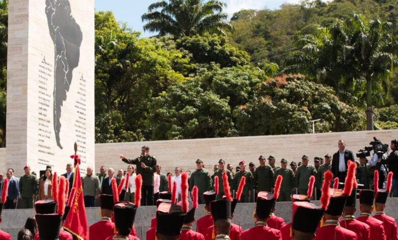 Comandante en Jefe de la FANB condecora a integrantes del cuerpo castrense
