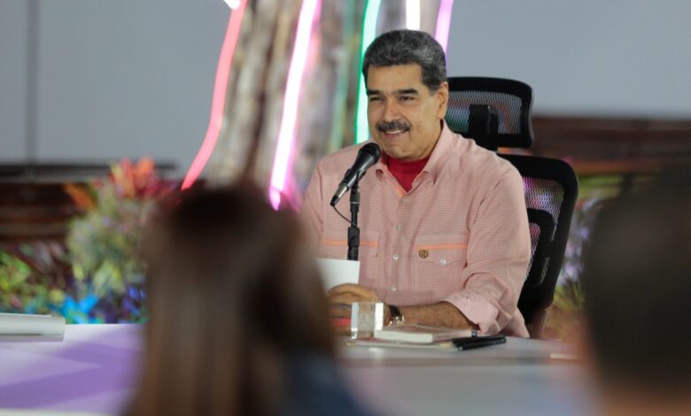 Presidente Maduro insta al pueblo a votar por sus Jueces de Paz