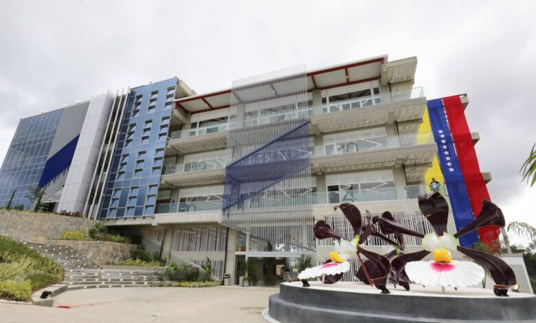 Inaugurada la Universidad de las Ciencias Dr. Humberto Fernández Morán