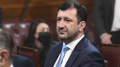Expulsado del Senado argentino legislador detenido en Paraguay con más de 200.000 dólares