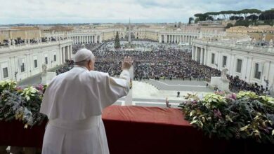 Papa Francisco pidió en mensaje navideño silenciar las armas
