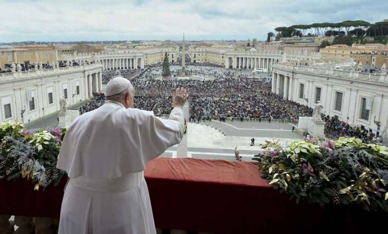 Papa Francisco pidió en mensaje navideño silenciar las armas