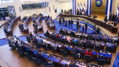 Congreso de El Salvador aprueba presupuesto con reducción en educación y salud