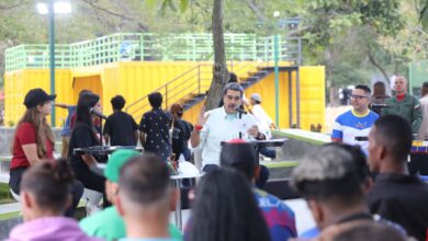 Maduro convoca a consulta popular para proyectos juveniles comunales