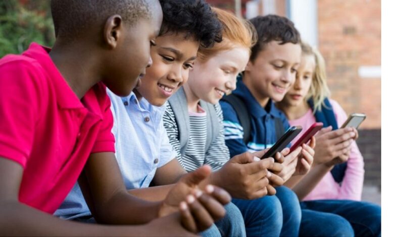 Ratifican prohibición de celulares en escuelas públicas y privadas de Sao Paulo