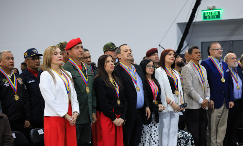 Condecorados con Orden Bicentenario de la Victoria Ayacucho funcionarios sancionados