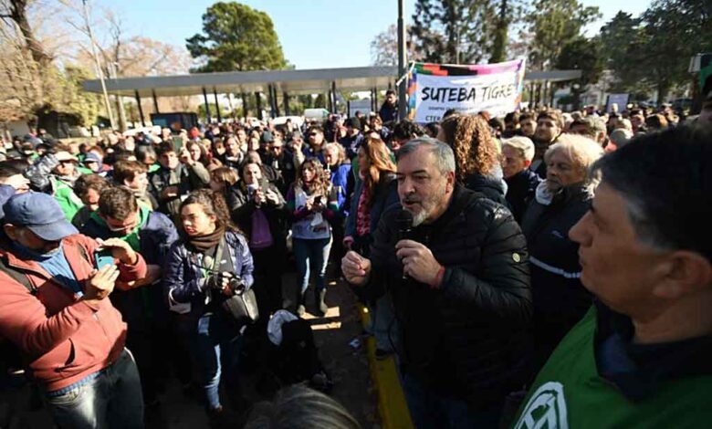 Trabajadores denuncian fuerte ajuste en Argentina