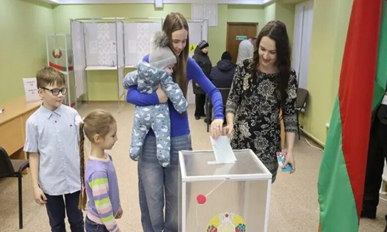 Bielorrusos comienzan a votar por adelantado en presidenciales