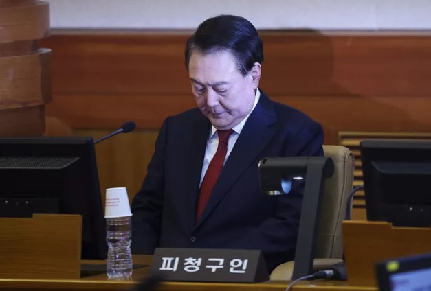 Investigadores piden imputar al expresidente Yoon Suk-yeol por insurrección