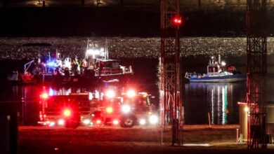 Descartan sobrevivientes del choque aéreo en Washington