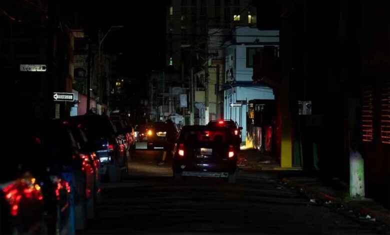 Sobre 140 mil abonados sin servicio eléctrico en Puerto Rico