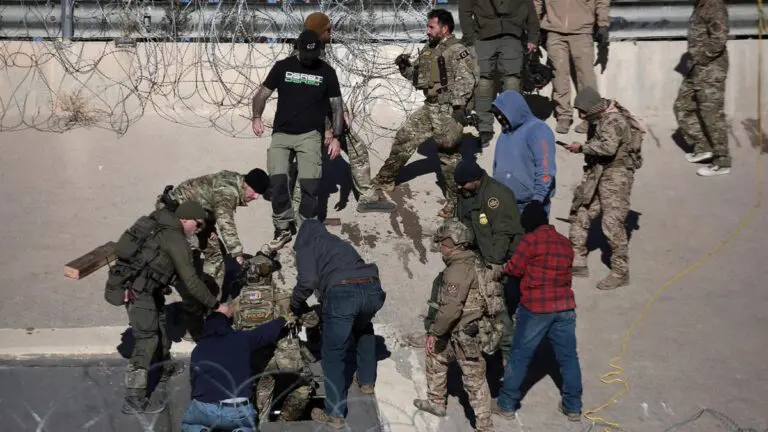https://www.laradiodelsur.com.ve/trump-declarara-emergencia-nacional-y-enviara-militares-a-la-frontera-sur-de-ee-uu/