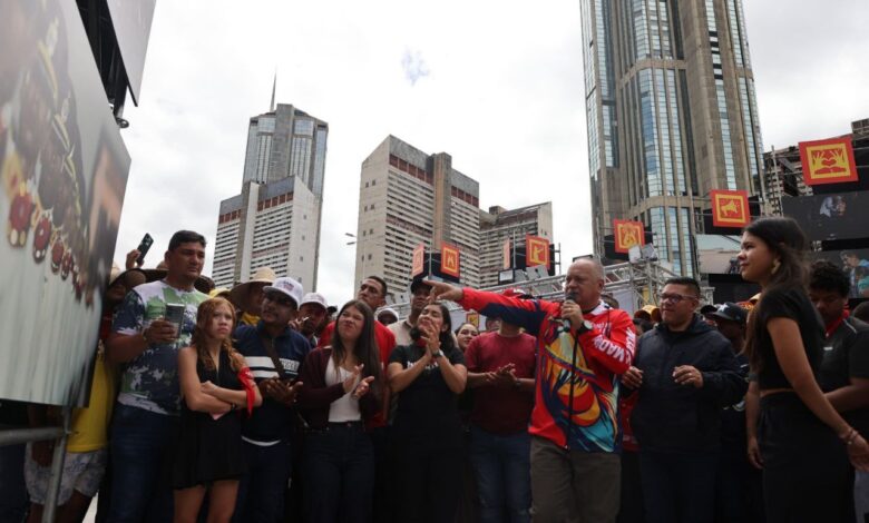 Cabello inaugura exposición fotográfica del libro "Ese es Mi Gallo