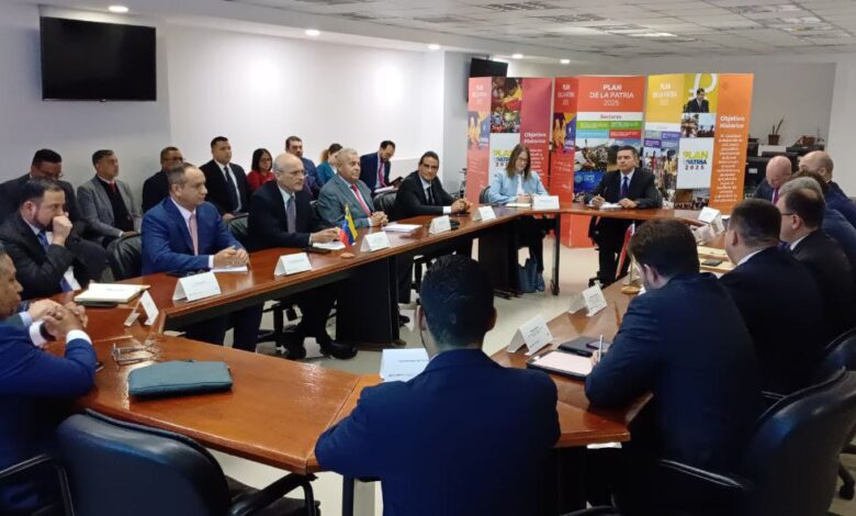 Karankevich: Maduro contribuirá a la construcción de una Venezuela fuerte e independiente