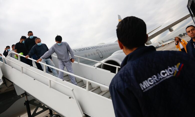 Colombianos denuncian maltratos recibidos en EEUU por ser migrantes