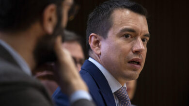 Parlamento devuelve a Noboa decreto con el cual encargó la presidencia