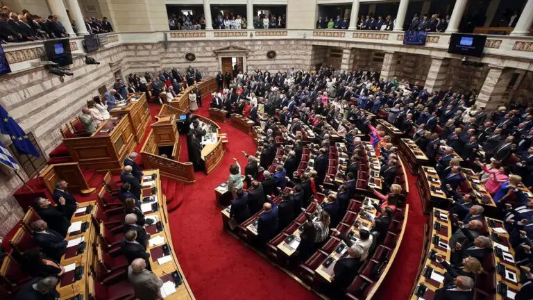 Parlamento griego fracasa en primer intento por elegir al presidente
