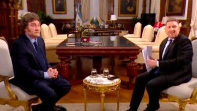 Milei justifica su rol en estafa multimillonaria con una entrevista televisiva arreglada