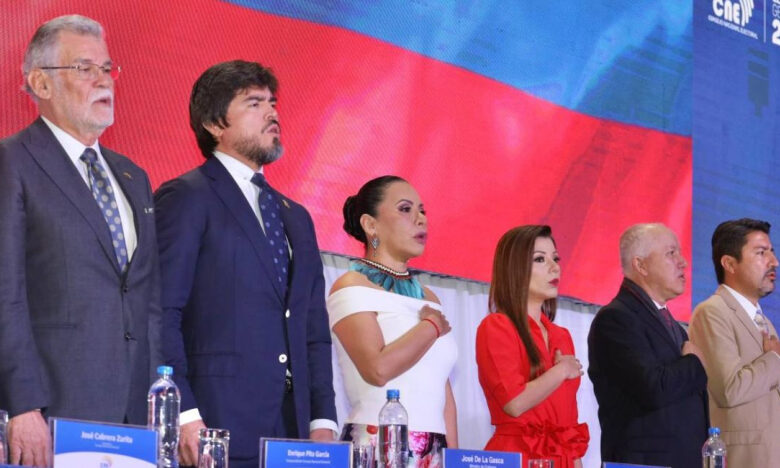 Abren colegios electorales para comicios generales en Ecuador