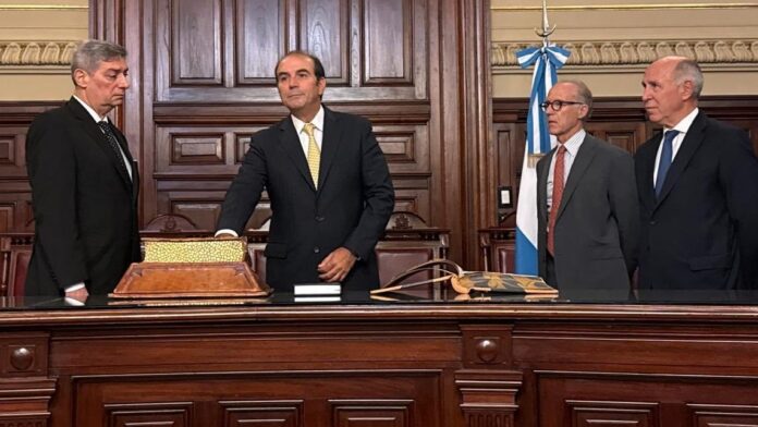 Supremo argentino juramenta a magistrado designado por decreto de Milei