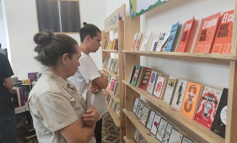 Con libros y golpe tocuyano reactivada Librería del Sur en el estado Lara
