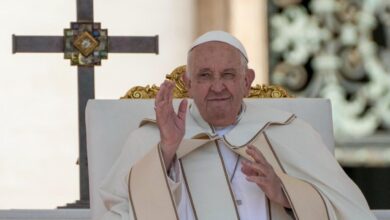 Papa Francisco superó la fase critica, aunque el pronóstico sigue siendo reservado