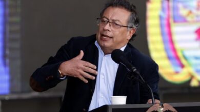 Petro denuncia que narcos compraron misiles para derribar su avión: "Me quieren tumbar"