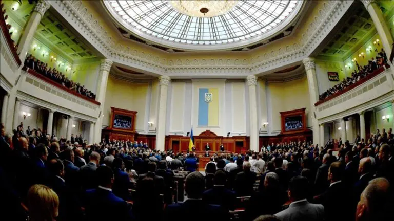 Parlamento de Ucrania rechaza prórroga para extender mandato de Zelenski