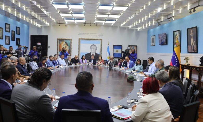 Jefe de Estado lidera reunión con los Ministros del Gobierno Bolivariano