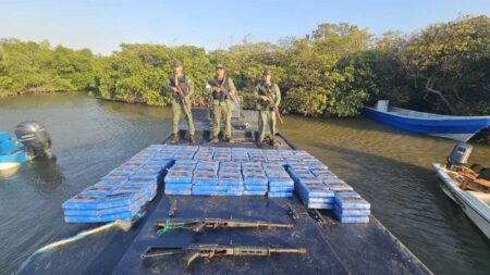no permitirá que nuestro territorio sea usado como plataforma por grupos paramilitares