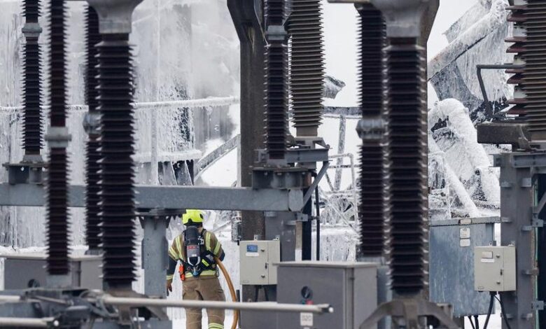 Policía antiterrorista de Londres investiga incendio que cerró Heathrow