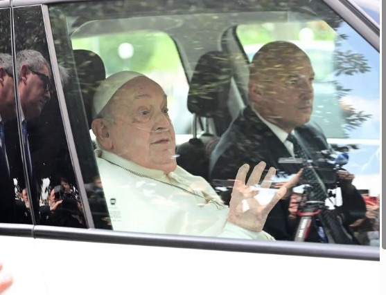 El papa Francisco regresó al Vaticano