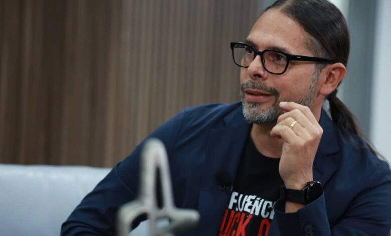 Ministro Ñáñez insta a la defensa del libro físico ante riesgo de desaparición