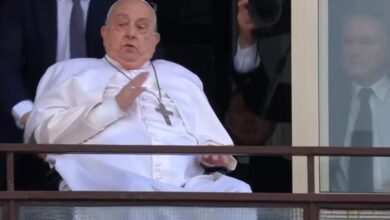 Papa Francisco hace primera aparición pública luego de 38 días hospitalizado